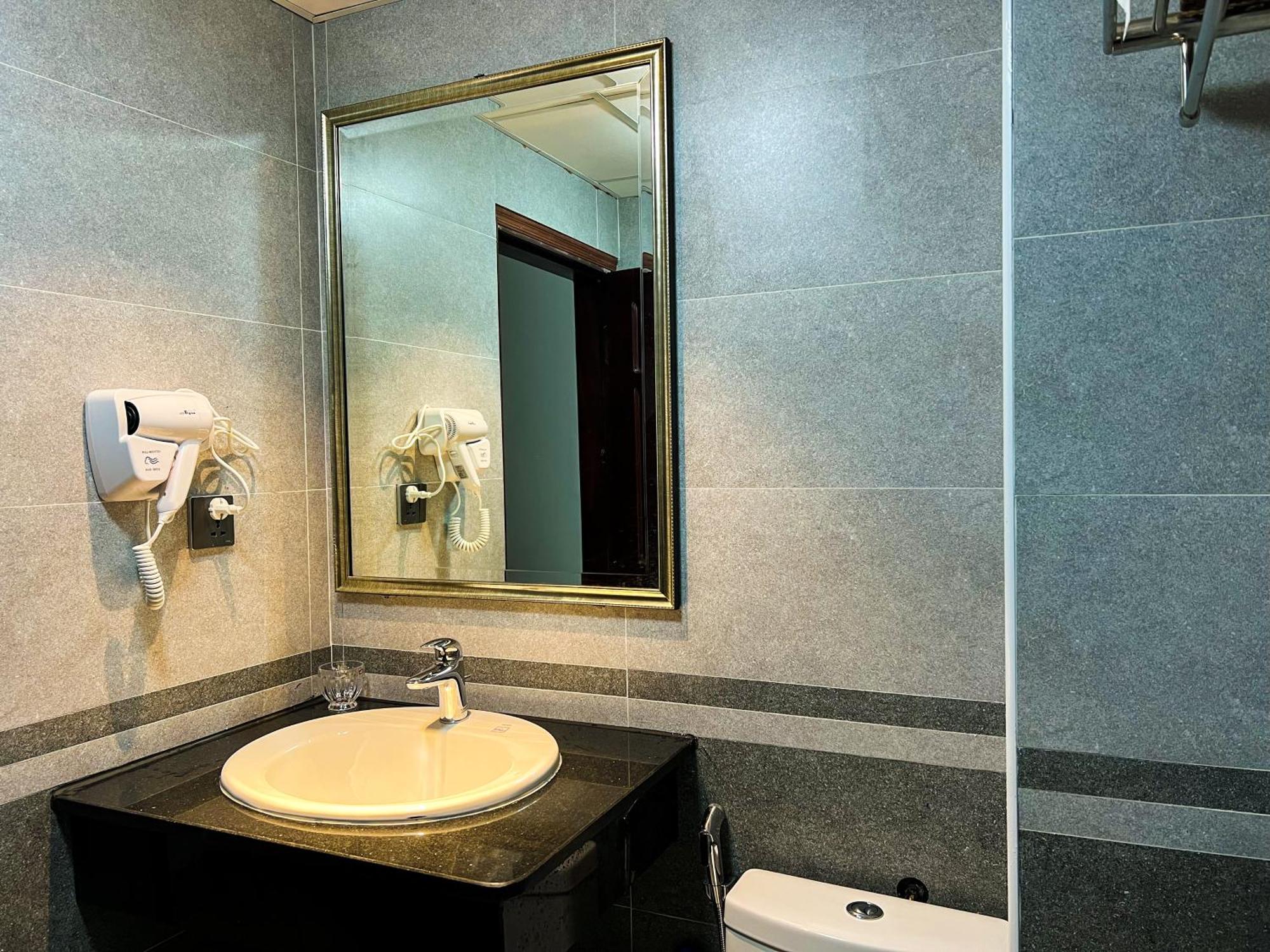 Ven Ho Hotel Hanoï Extérieur photo