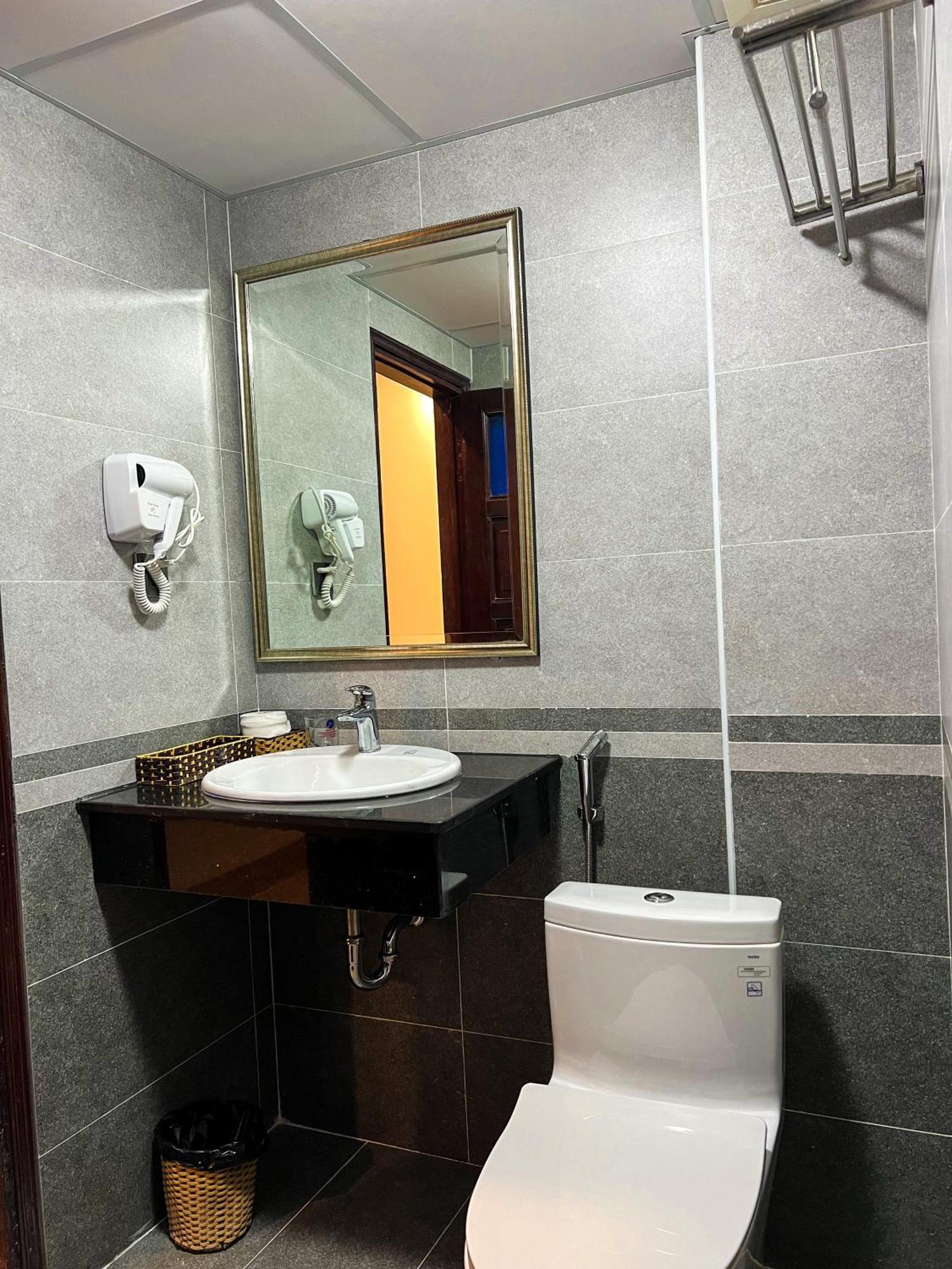 Ven Ho Hotel Hanoï Extérieur photo